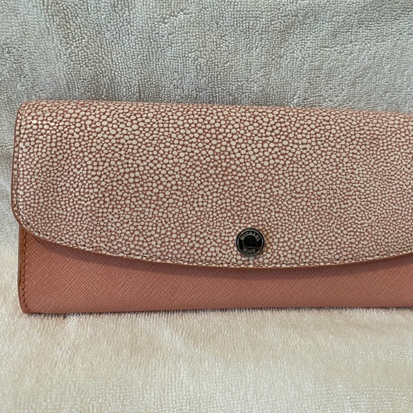 Michael Kors - Picture 1 of 7